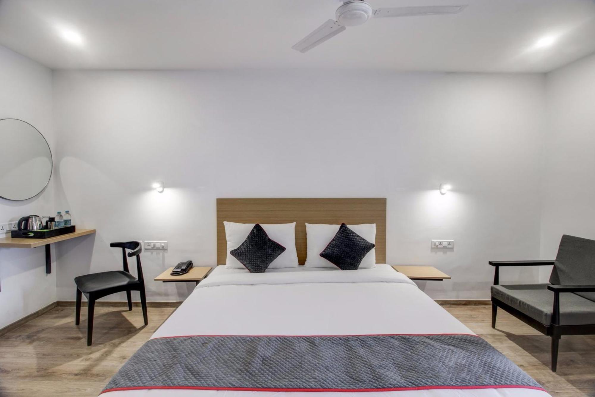 Super Townhouse Rcc Majestic 397 Lb Nagar Hotel ไฮเดอราบัด ภายนอก รูปภาพ
