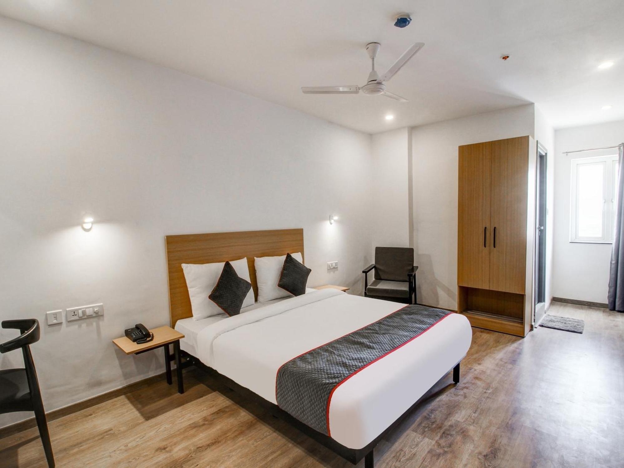 Super Townhouse Rcc Majestic 397 Lb Nagar Hotel ไฮเดอราบัด ภายนอก รูปภาพ