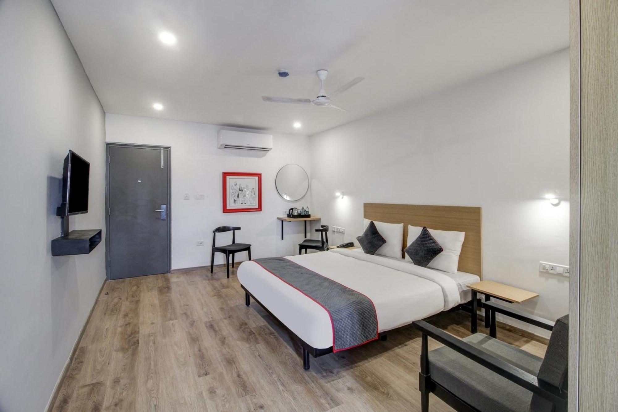 Super Townhouse Rcc Majestic 397 Lb Nagar Hotel ไฮเดอราบัด ภายนอก รูปภาพ