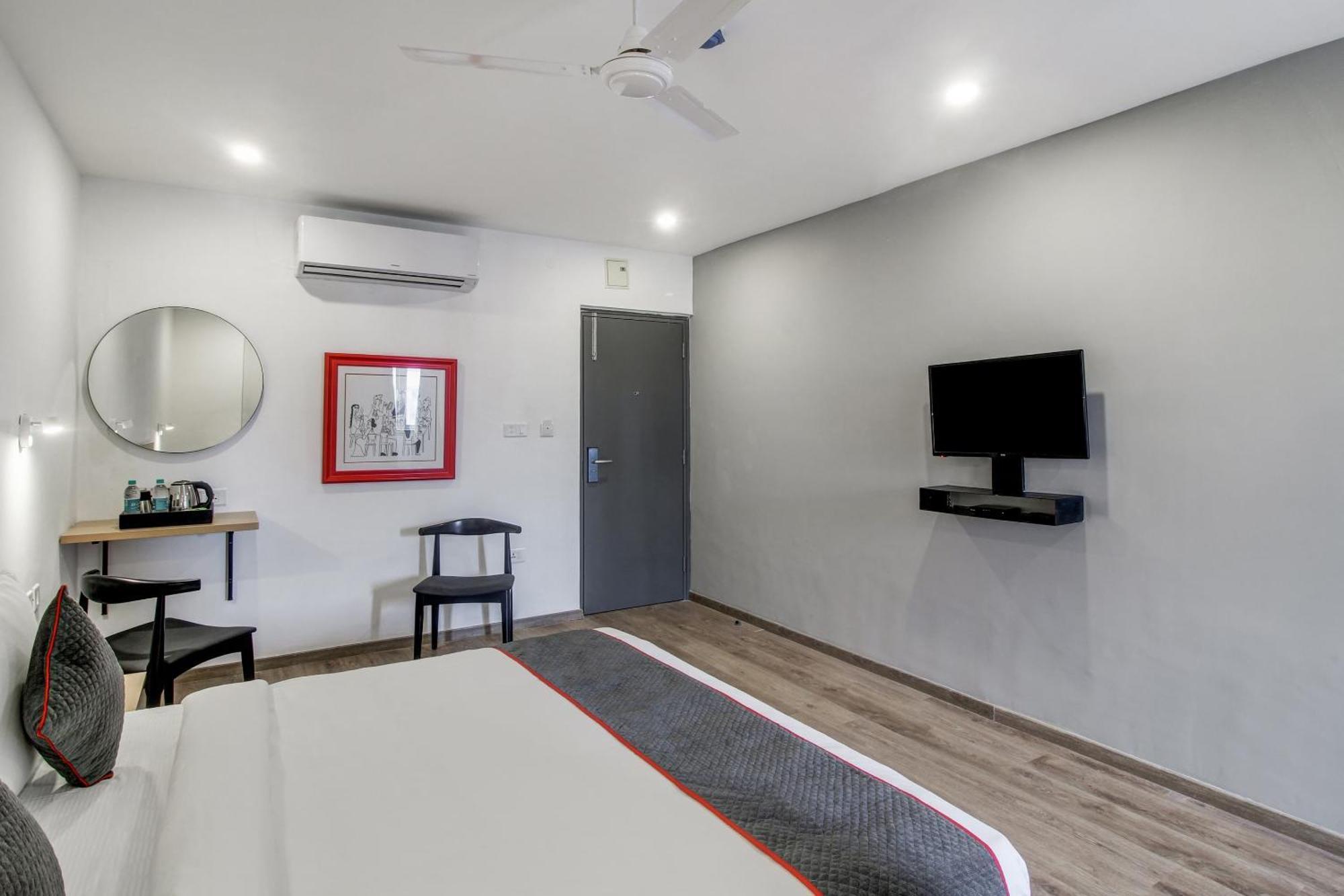 Super Townhouse Rcc Majestic 397 Lb Nagar Hotel ไฮเดอราบัด ภายนอก รูปภาพ