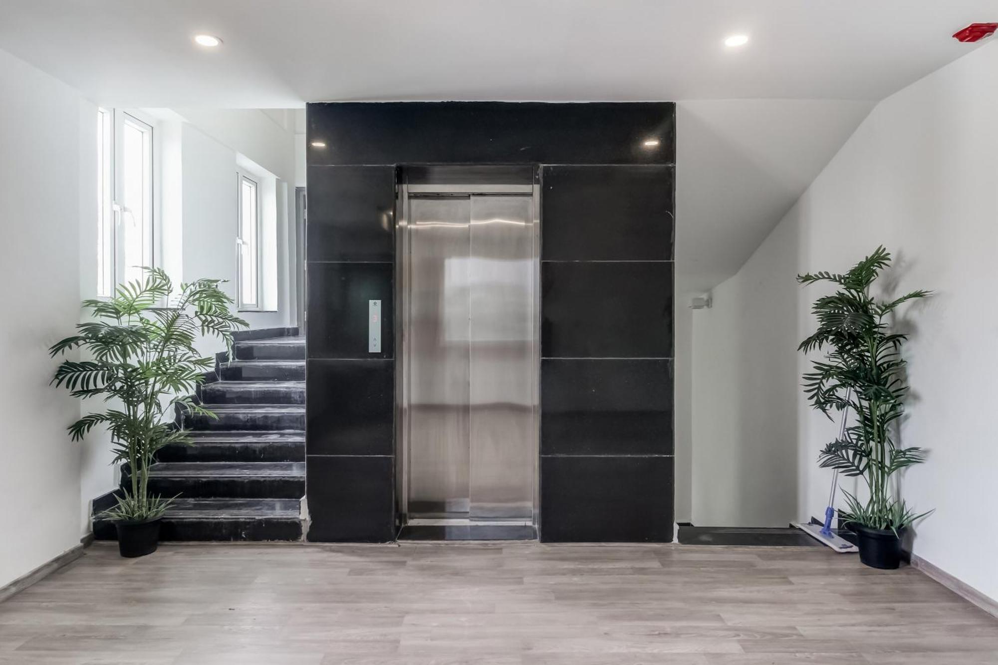 Super Townhouse Rcc Majestic 397 Lb Nagar Hotel ไฮเดอราบัด ภายนอก รูปภาพ