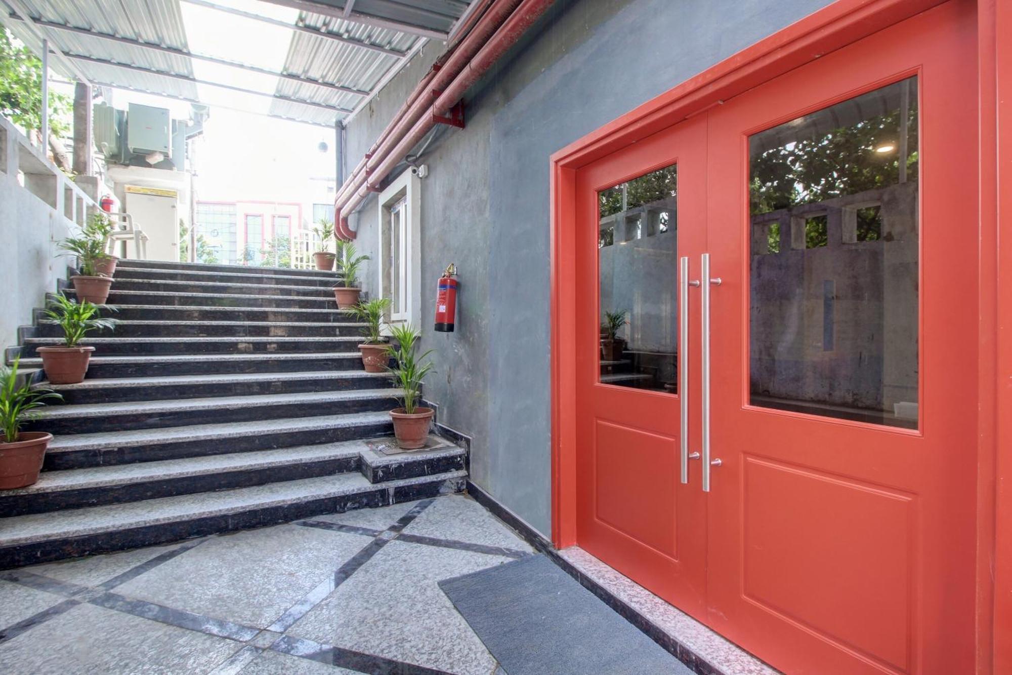 Super Townhouse Rcc Majestic 397 Lb Nagar Hotel ไฮเดอราบัด ภายนอก รูปภาพ