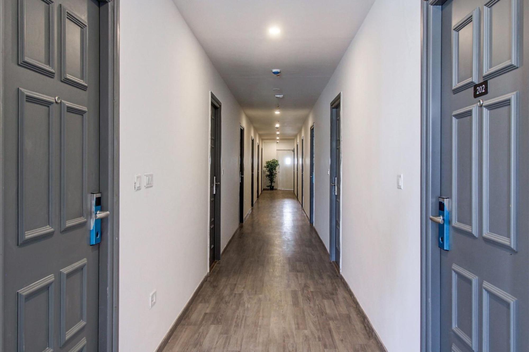 Super Townhouse Rcc Majestic 397 Lb Nagar Hotel ไฮเดอราบัด ภายนอก รูปภาพ