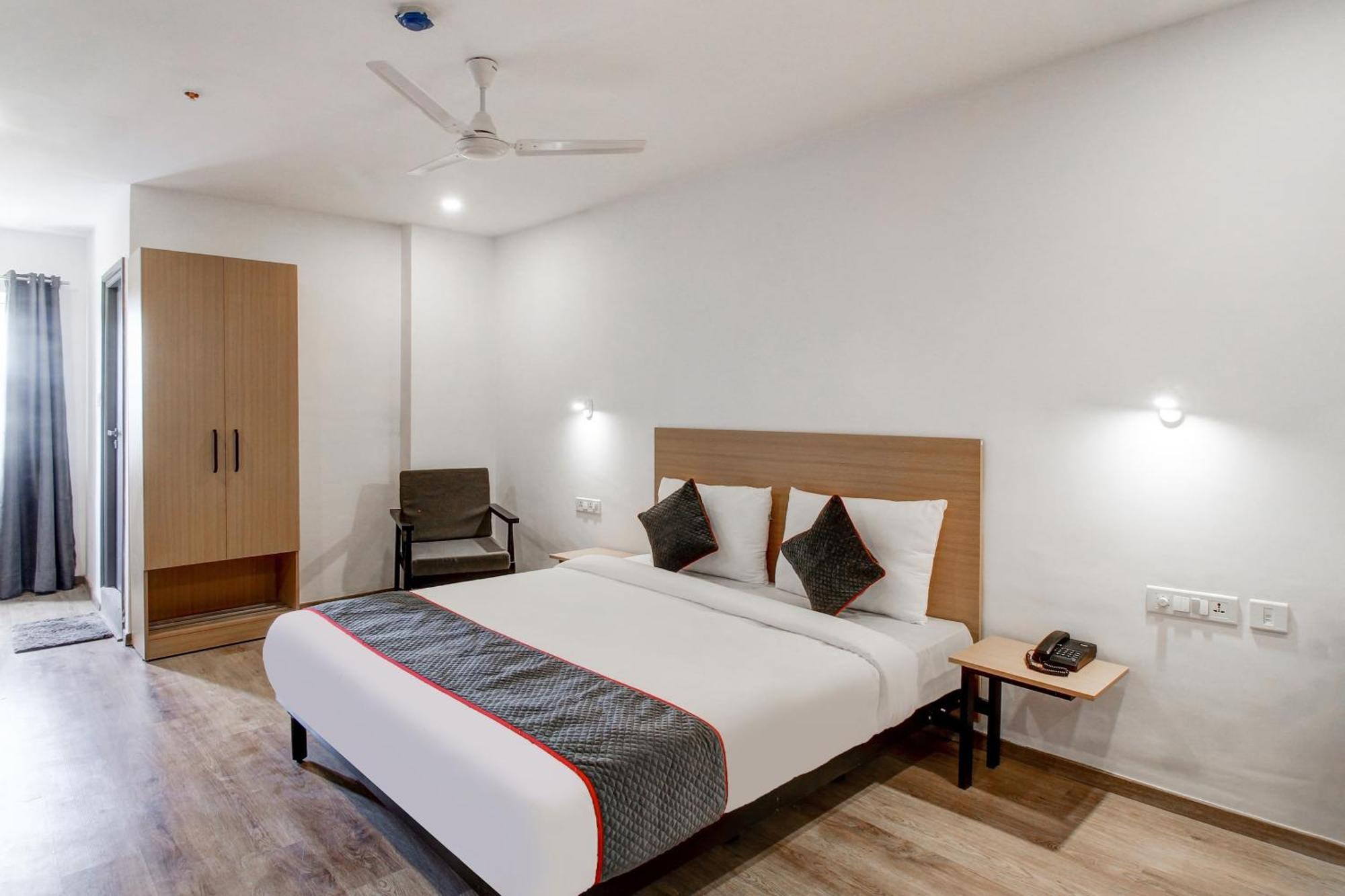 Super Townhouse Rcc Majestic 397 Lb Nagar Hotel ไฮเดอราบัด ภายนอก รูปภาพ