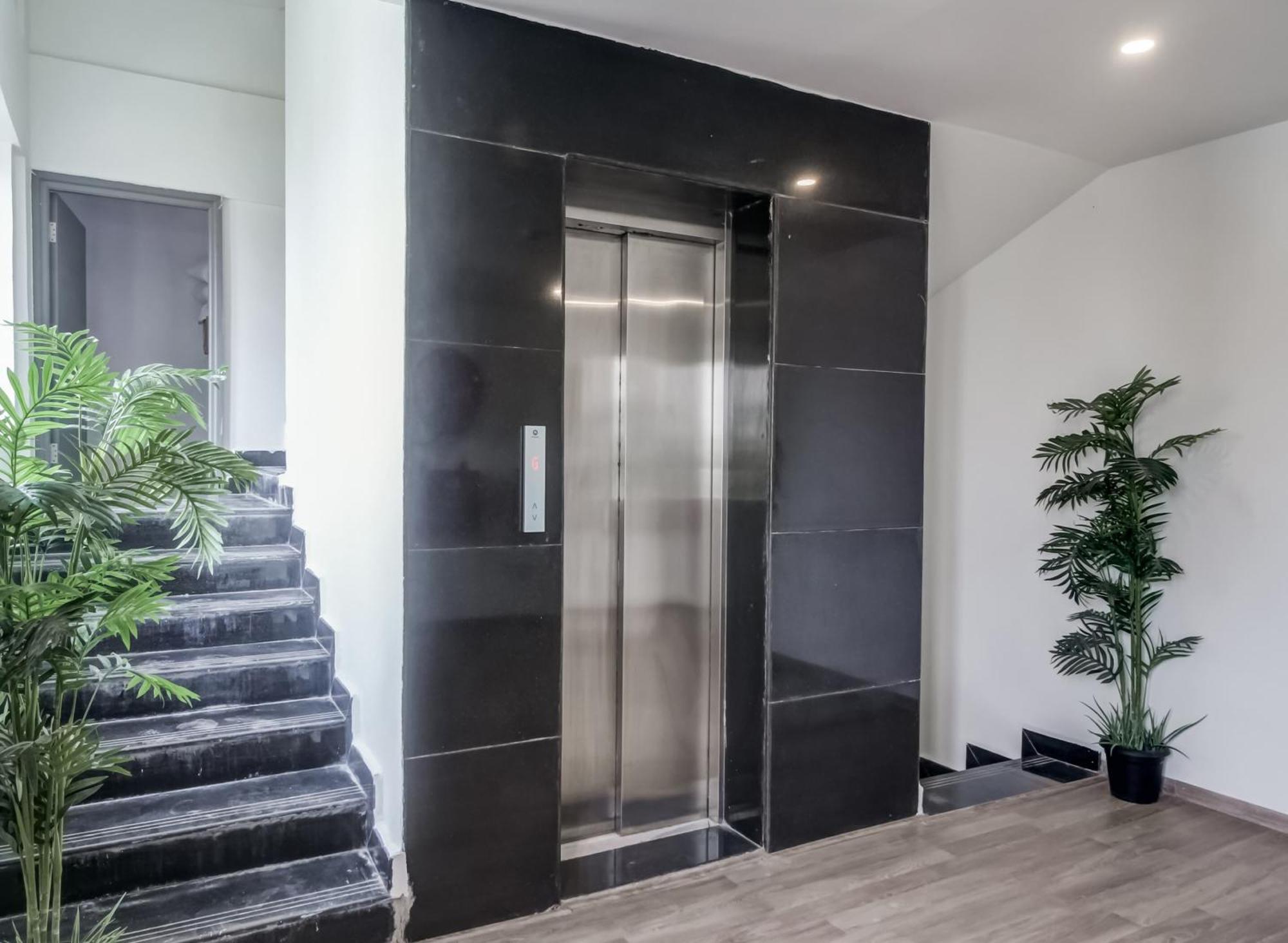 Super Townhouse Rcc Majestic 397 Lb Nagar Hotel ไฮเดอราบัด ภายนอก รูปภาพ