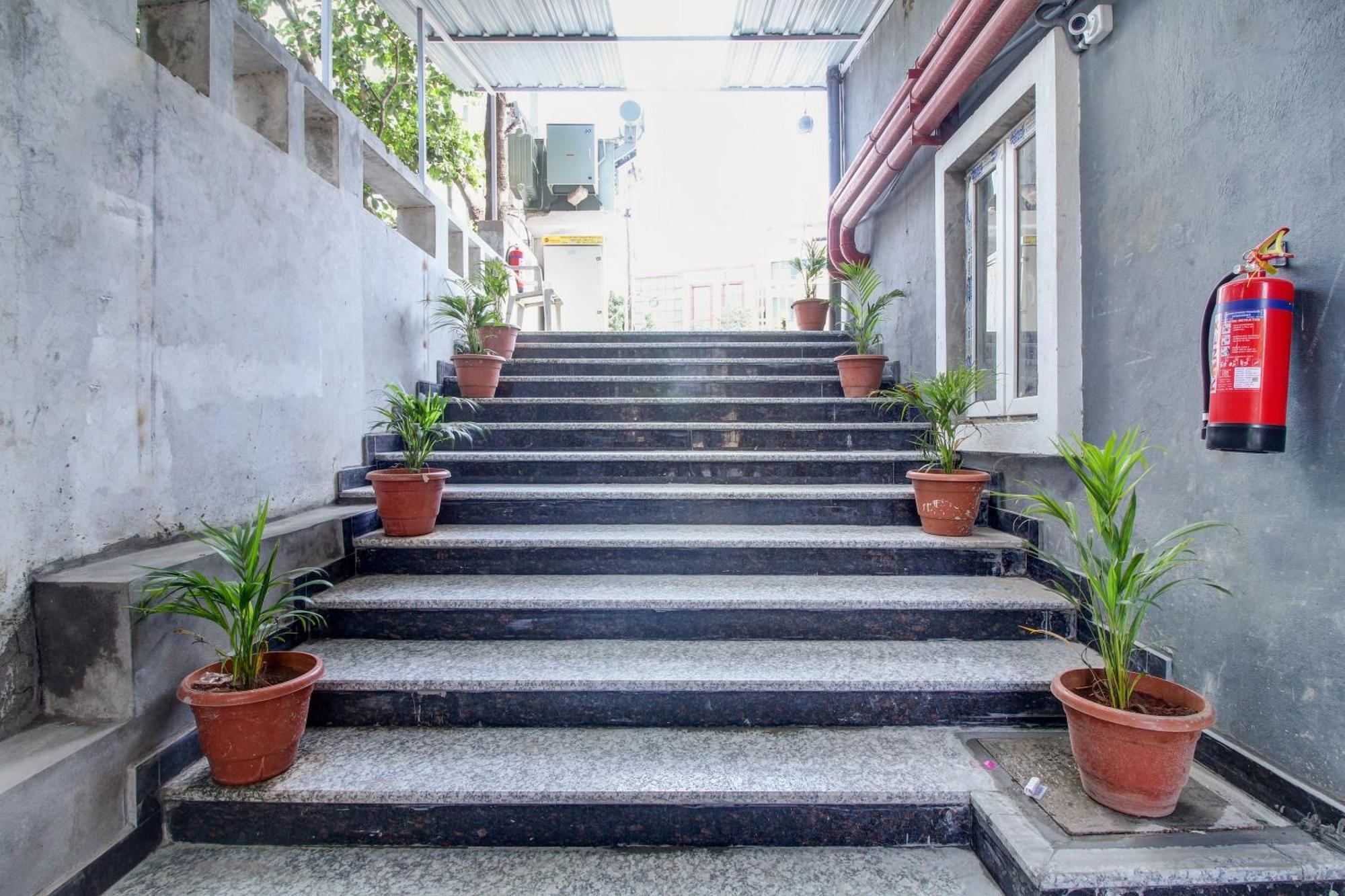 Super Townhouse Rcc Majestic 397 Lb Nagar Hotel ไฮเดอราบัด ภายนอก รูปภาพ