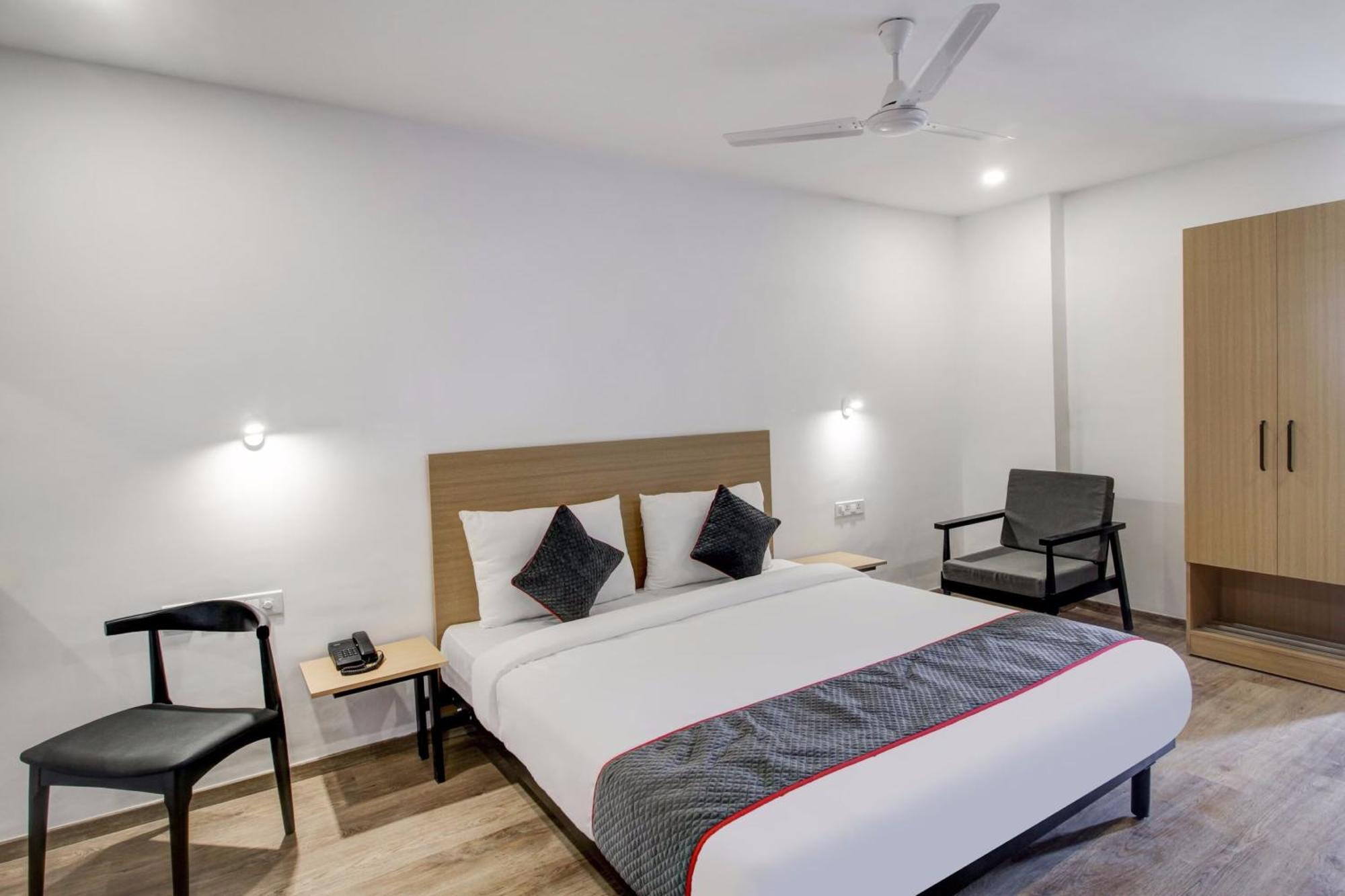 Super Townhouse Rcc Majestic 397 Lb Nagar Hotel ไฮเดอราบัด ภายนอก รูปภาพ