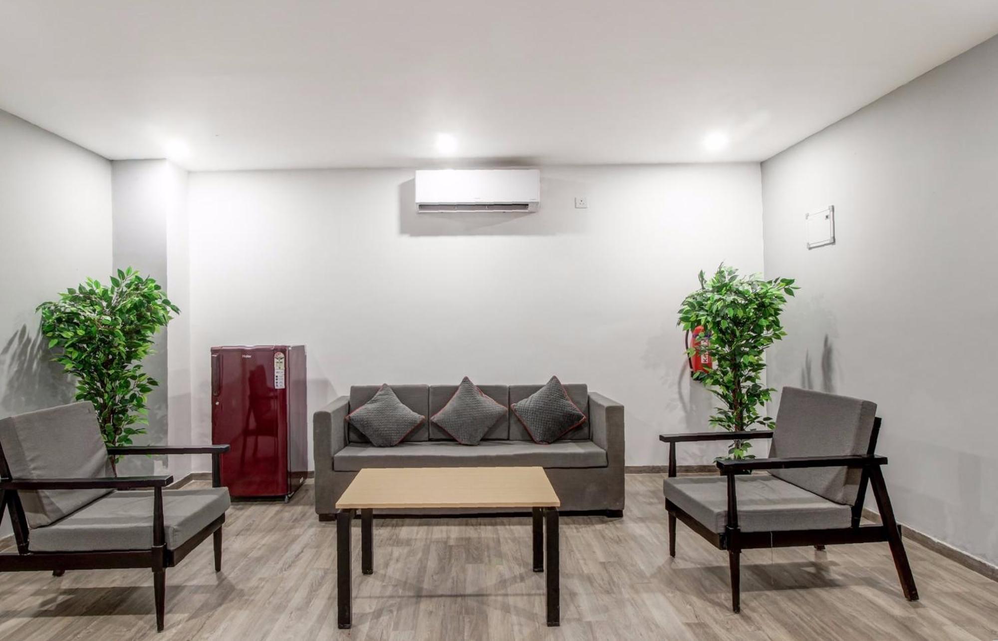 Super Townhouse Rcc Majestic 397 Lb Nagar Hotel ไฮเดอราบัด ภายนอก รูปภาพ