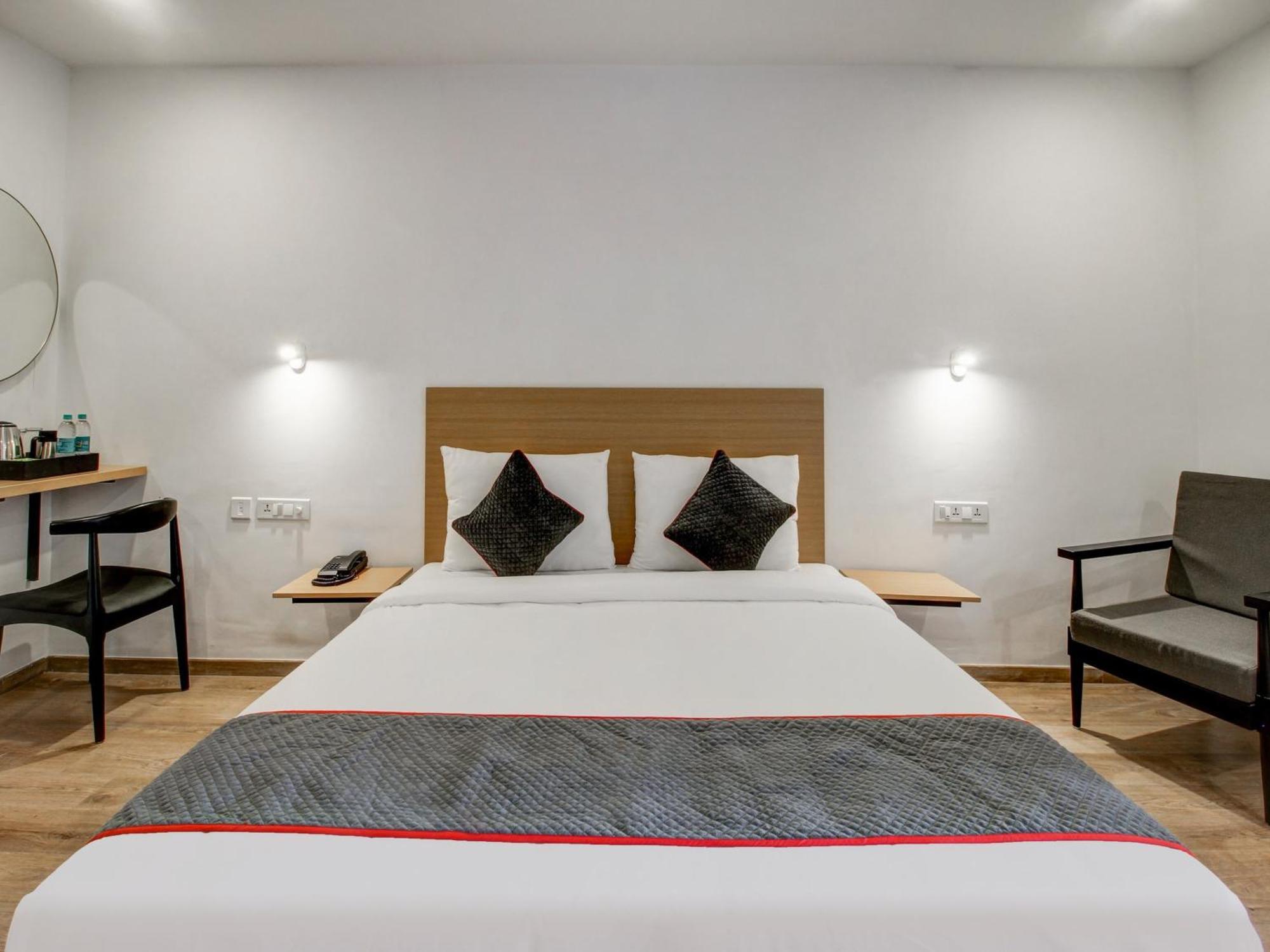 Super Townhouse Rcc Majestic 397 Lb Nagar Hotel ไฮเดอราบัด ภายนอก รูปภาพ