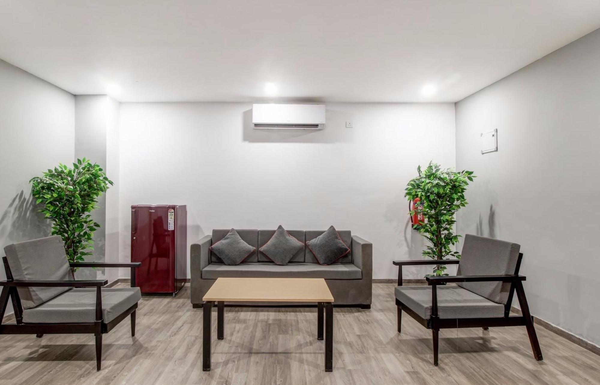 Super Townhouse Rcc Majestic 397 Lb Nagar Hotel ไฮเดอราบัด ภายนอก รูปภาพ