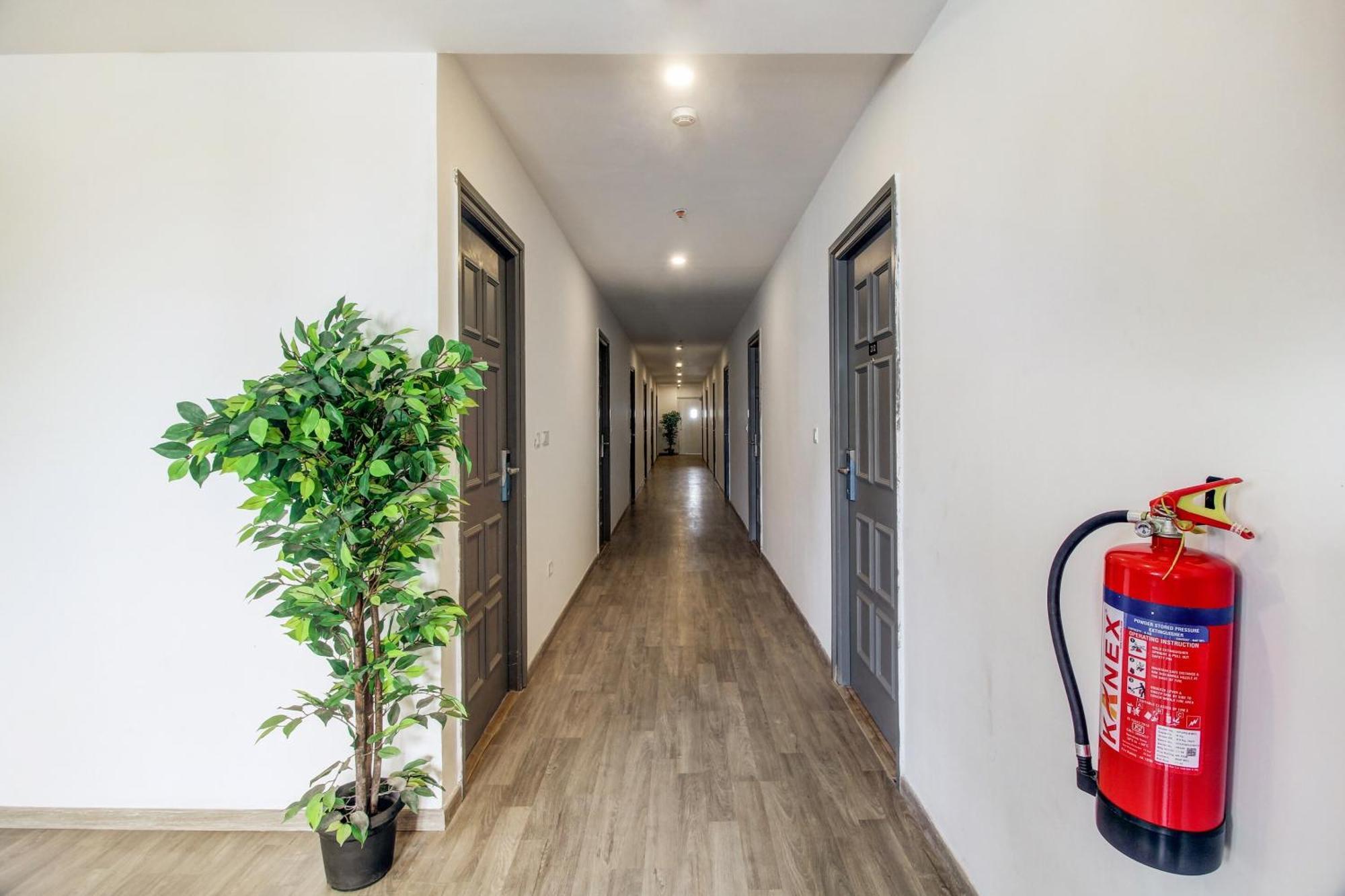 Super Townhouse Rcc Majestic 397 Lb Nagar Hotel ไฮเดอราบัด ภายนอก รูปภาพ