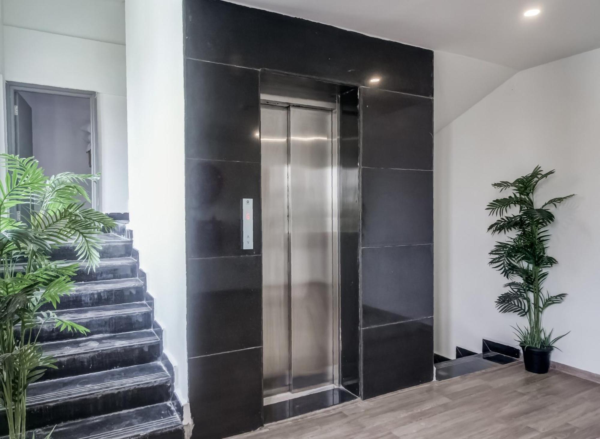 Super Townhouse Rcc Majestic 397 Lb Nagar Hotel ไฮเดอราบัด ภายนอก รูปภาพ
