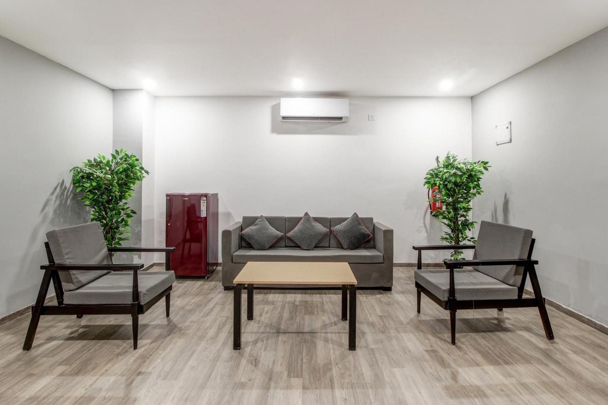 Super Townhouse Rcc Majestic 397 Lb Nagar Hotel ไฮเดอราบัด ภายนอก รูปภาพ